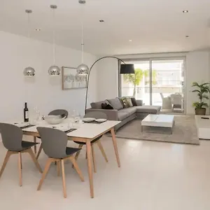 Zentuni Ocean Front Apartment *