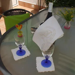 Dinas Guesthouse Гостевой дом 3*