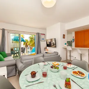 B06 - Top-floor Marina 2 Bed Apartment *