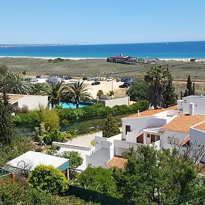 Meia Praia Beach House *