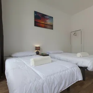 First Floor Maison d'hôtes 2*