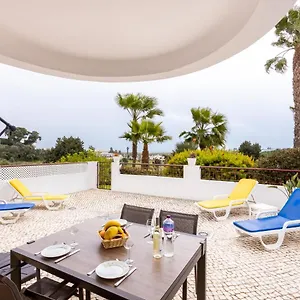 Apartment Great 2 Bedroom With Communal Pool *