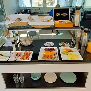 Bowen, Luxury *