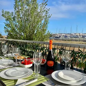Blue Sky Marina Apartment