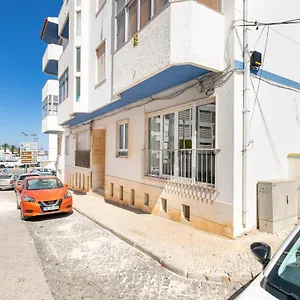 Shell Apartment, Walking To And Center Apartment Lagos