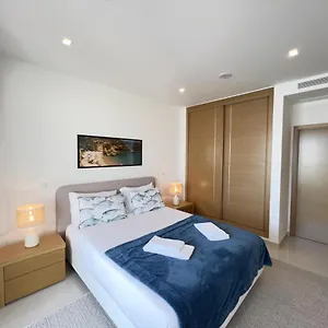 Luxury Apartment *