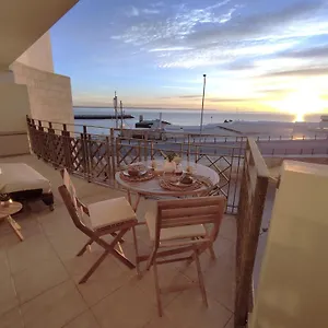 Potato At Front & Sea View Apartment