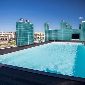 B04 - Luxury 2 Bed W Terrace Pool Apartment