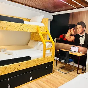 Rock School ,algarve Hostel Lagos