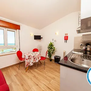 Apartment A38 - Rising Sun Top-floor Flat Lagos